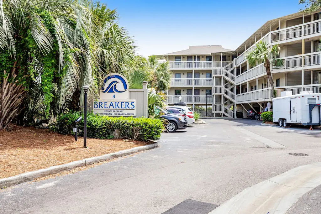 Condo with Coligny Beach views, outdoor pool, beach access, balcony, W/D, & AC