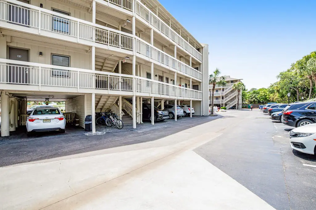 Condo with Coligny Beach views, outdoor pool, beach access, balcony, W/D, & AC