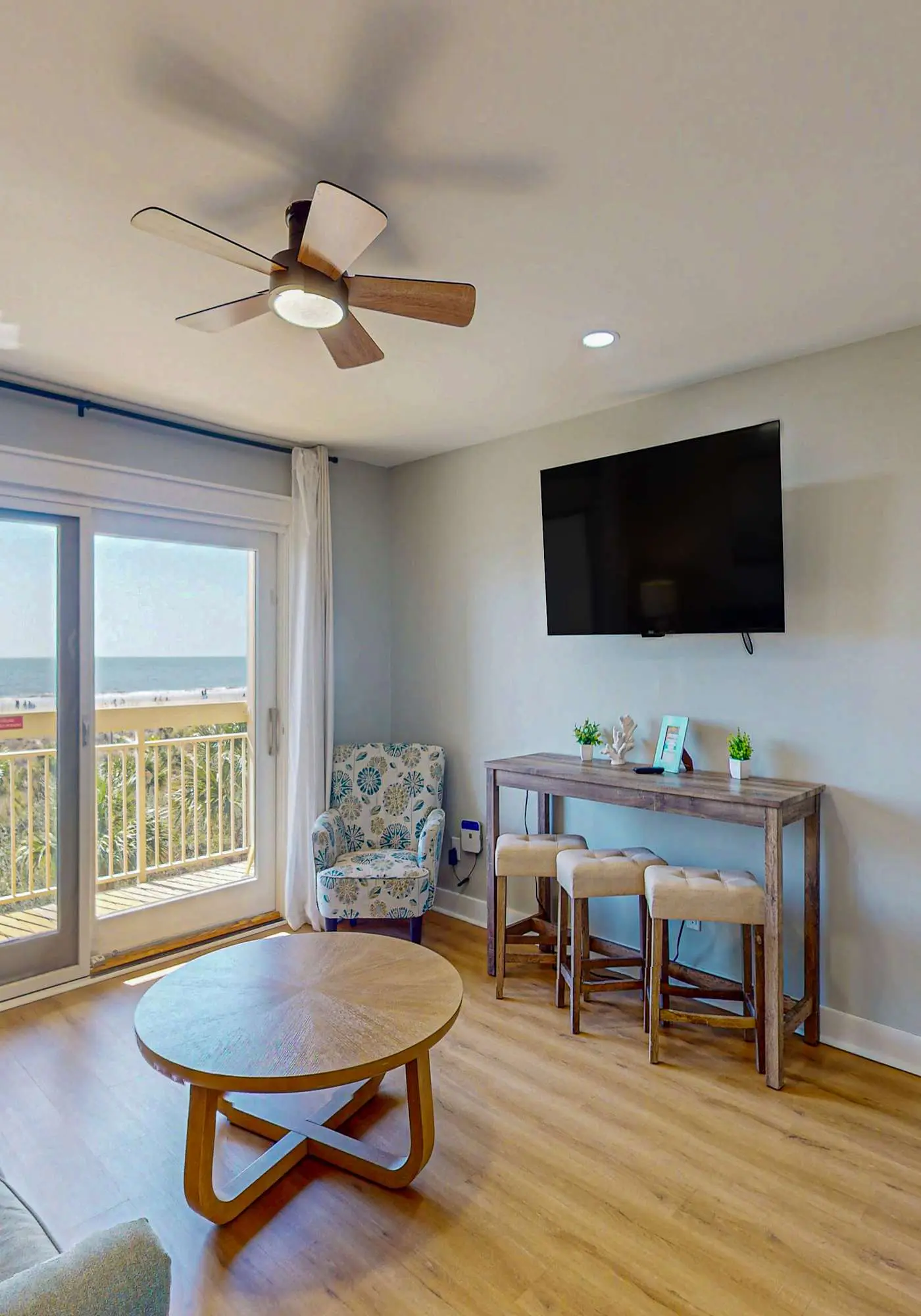 Condo with Coligny Beach views, outdoor pool, beach access, balcony, W/D, & AC