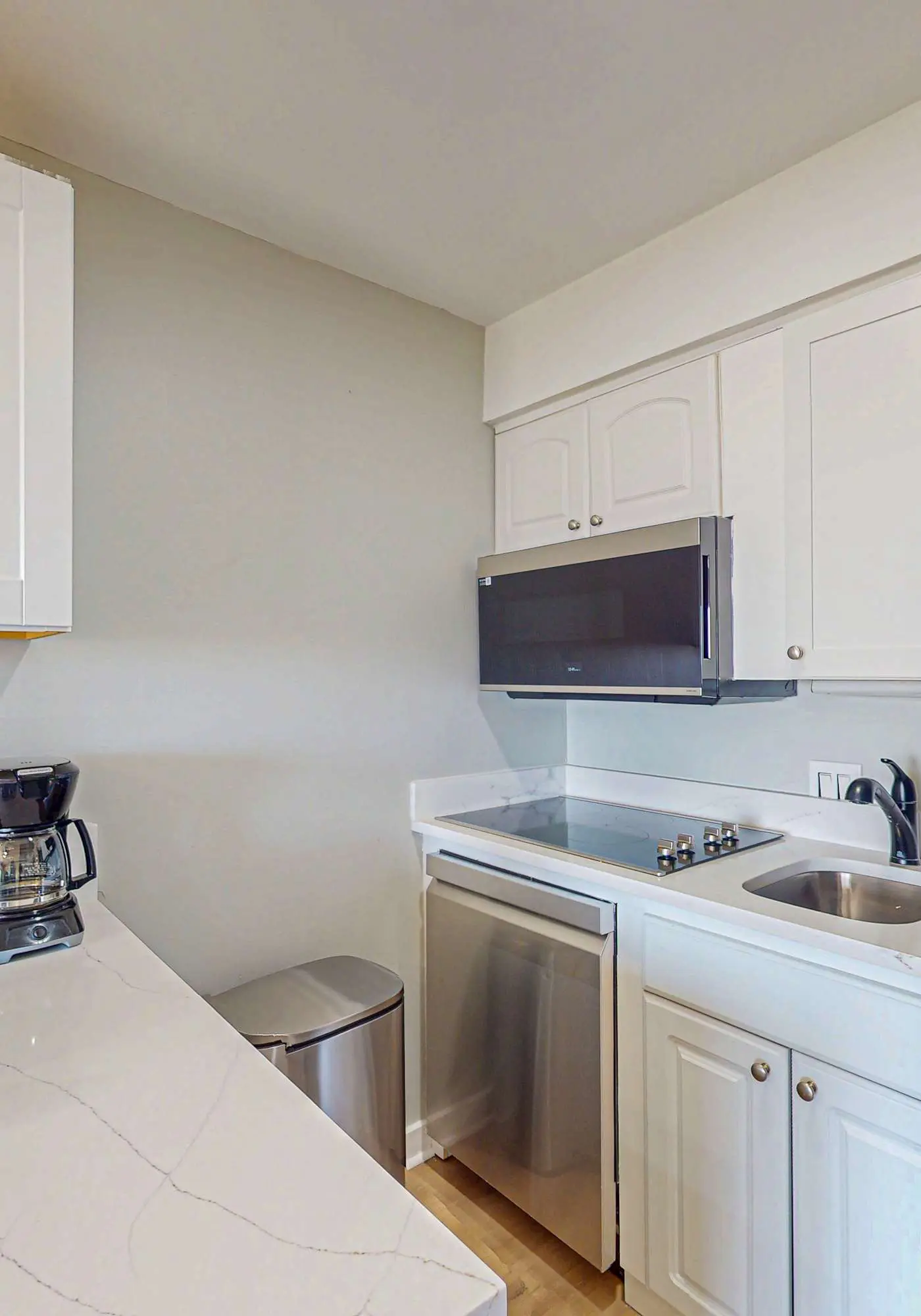 Condo with Coligny Beach views, outdoor pool, beach access, balcony, W/D, & AC