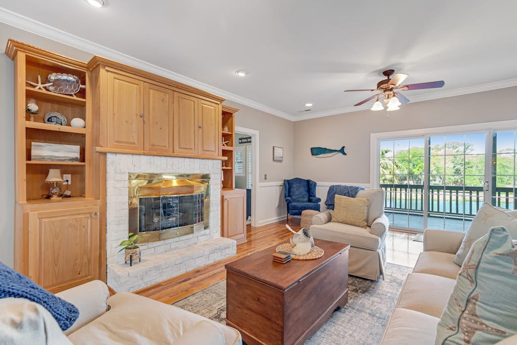 Spacious home near beach with access to resort amenities & free state park entry