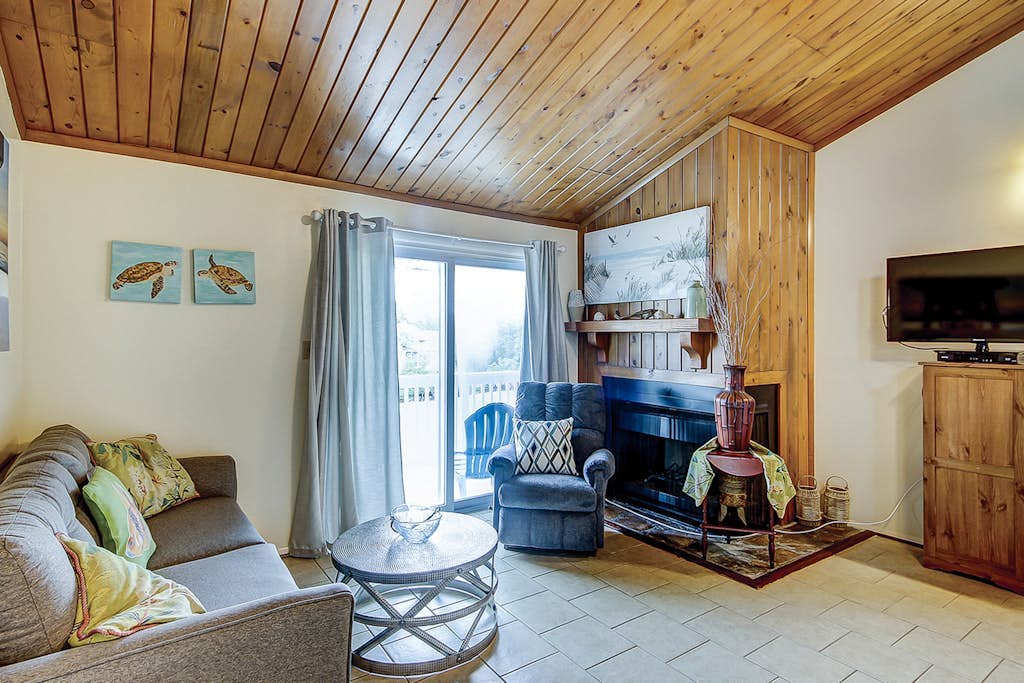 Top-floor villa with fairway views - central AC, private W/D, WiFi - Dogs OK