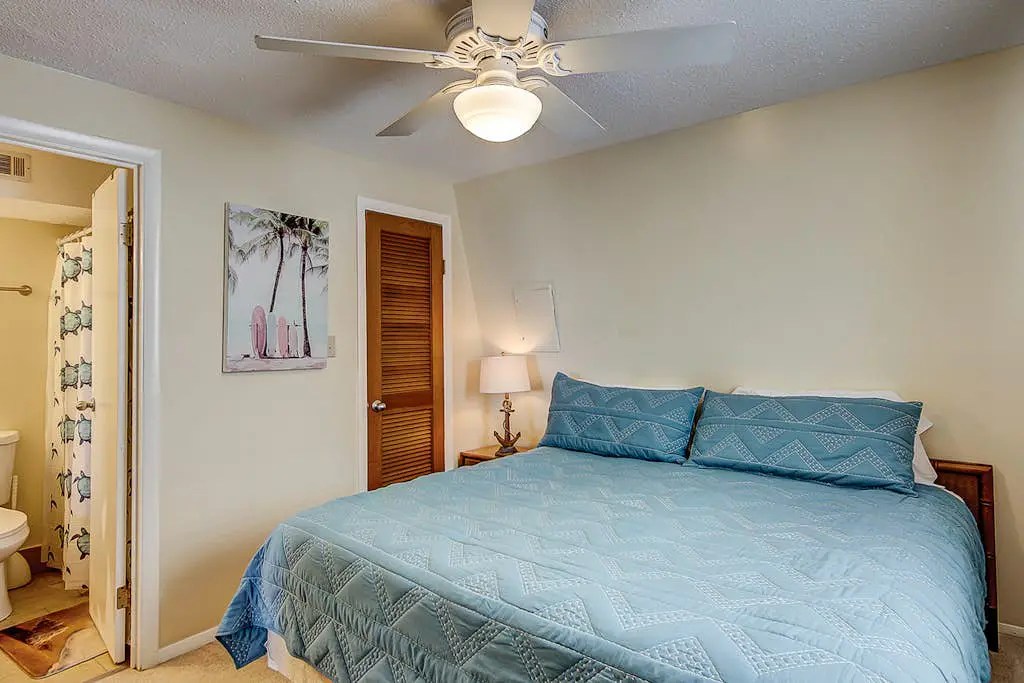 Top-floor villa with fairway views - central AC, private W/D, WiFi - Dogs OK