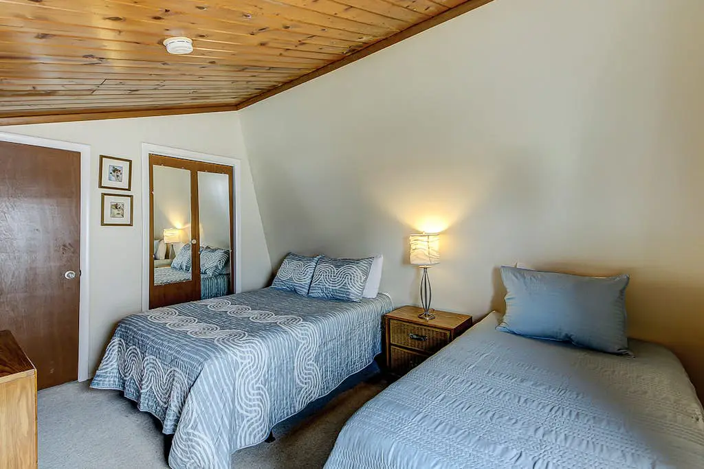 Top-floor villa with fairway views - central AC, private W/D, WiFi - Dogs OK