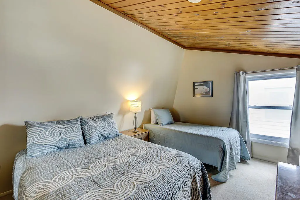 Top-floor villa with fairway views - central AC, private W/D, WiFi - Dogs OK