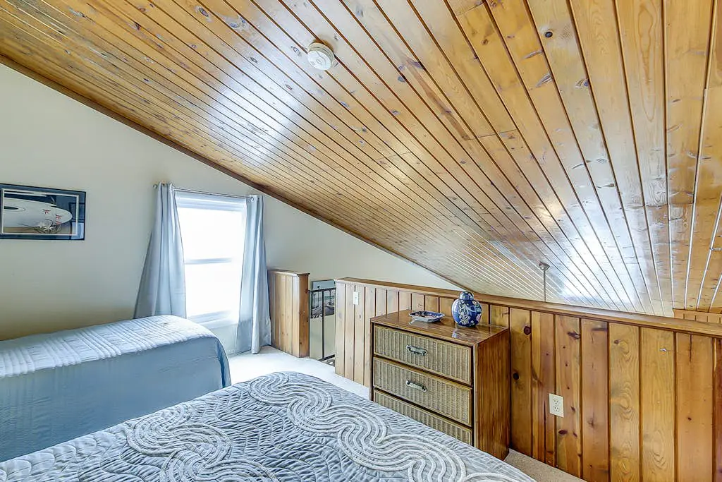 Top-floor villa with fairway views - central AC, private W/D, WiFi - Dogs OK