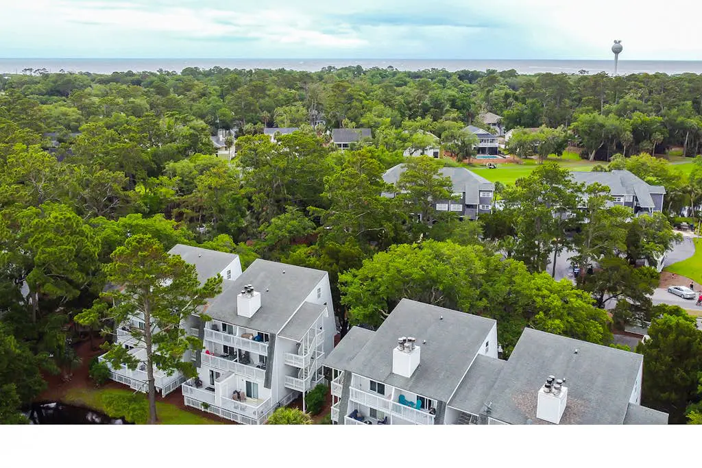 Top-floor villa with fairway views - central AC, private W/D, WiFi - Dogs OK