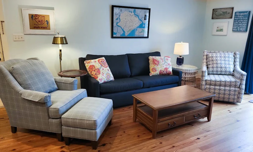 First-floor, dog-friendly condo in golf course setting with back deck & W/D