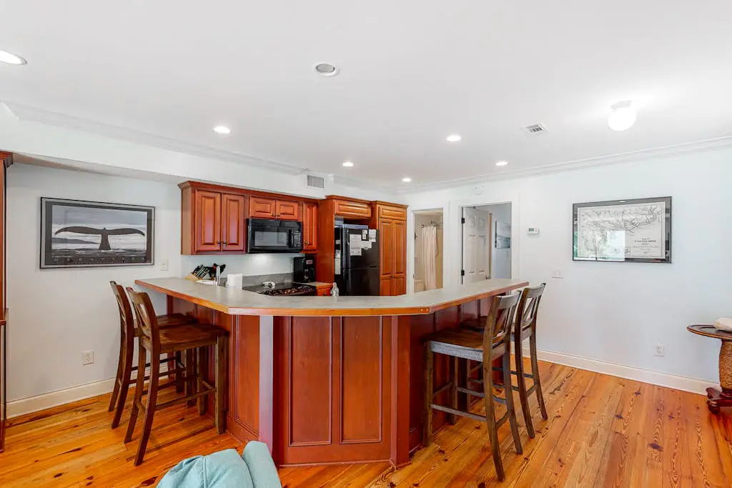 First-floor, dog-friendly condo in golf course setting with back deck & W/D