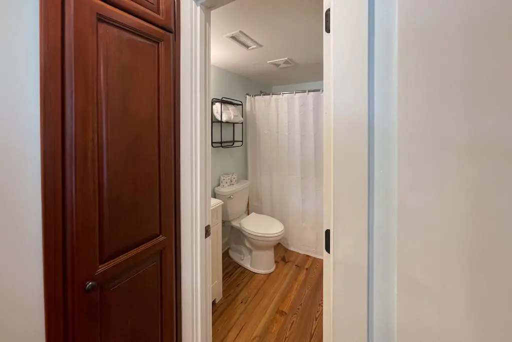 First-floor, dog-friendly condo in golf course setting with back deck & W/D