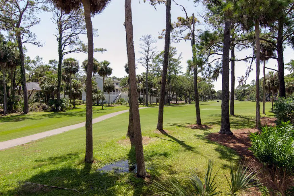 First-floor, dog-friendly condo in golf course setting with back deck & W/D