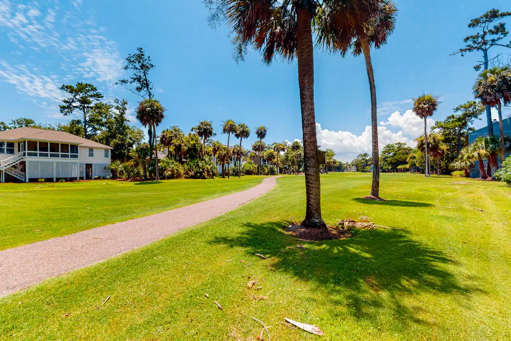 First-floor, dog-friendly condo in golf course setting with back deck & W/D