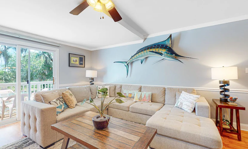 Beautiful Dog-friendly condo with full kitchen, free wifi and golf course views