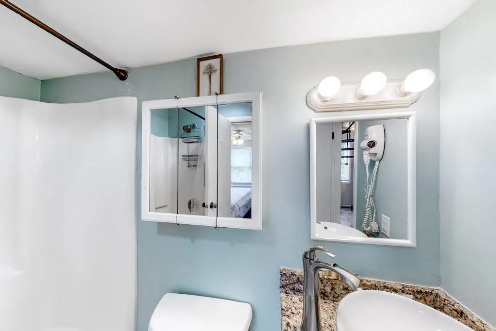 3rd-floor, dog-friendly condo with loft, balcony, free WiFi and golf course view