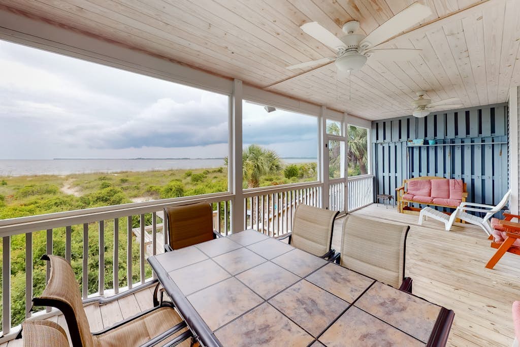 Quiet, oceanfront home with W/D, balcony, patio & great views - dog-friendly