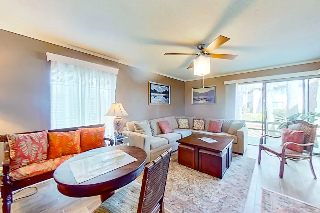 2-story condo with on-site pool, golf, tennis, private deck, AC, & W/D