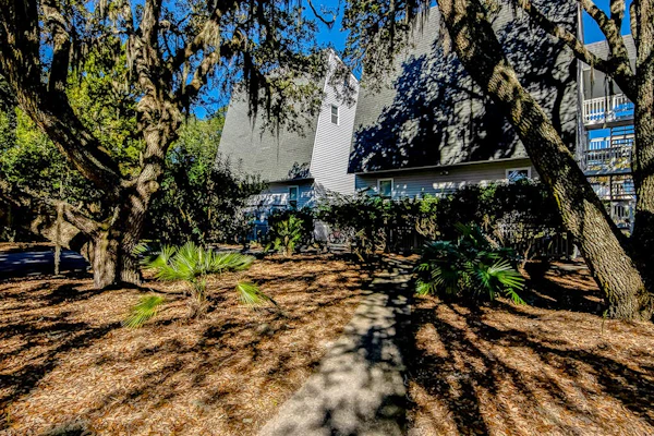 Cozy condo with golf course views, washer/dryer, & central AC