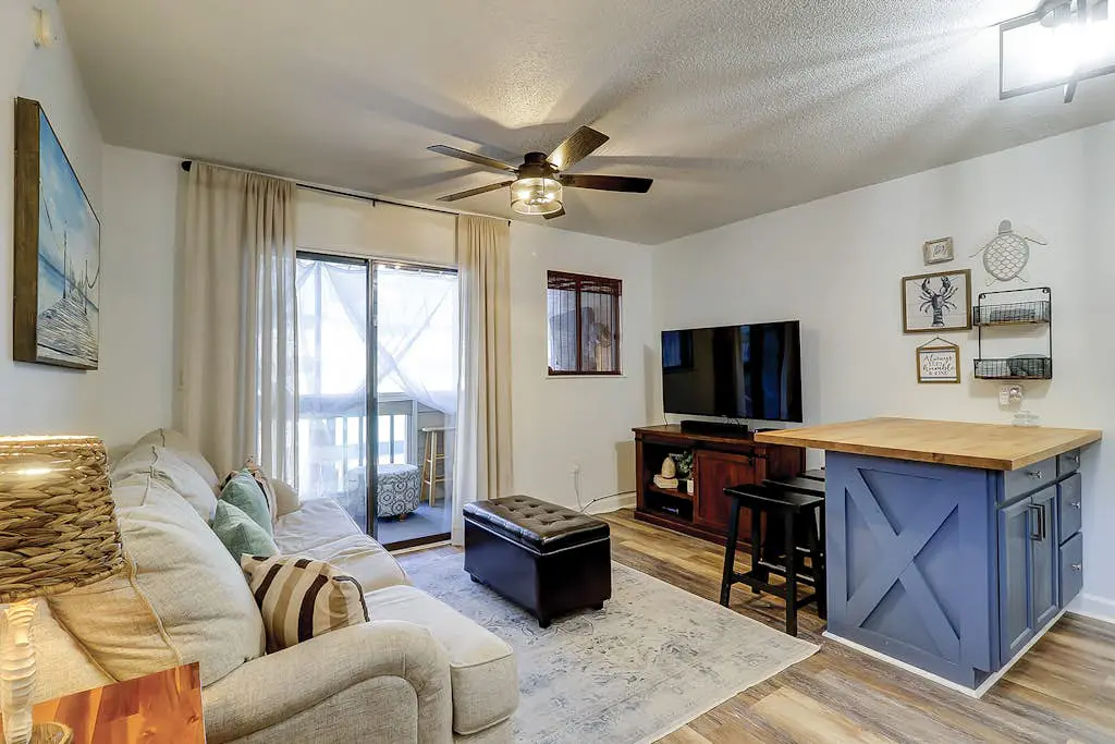 Second-floor condo in beachfront complex with pools, tennis & gym