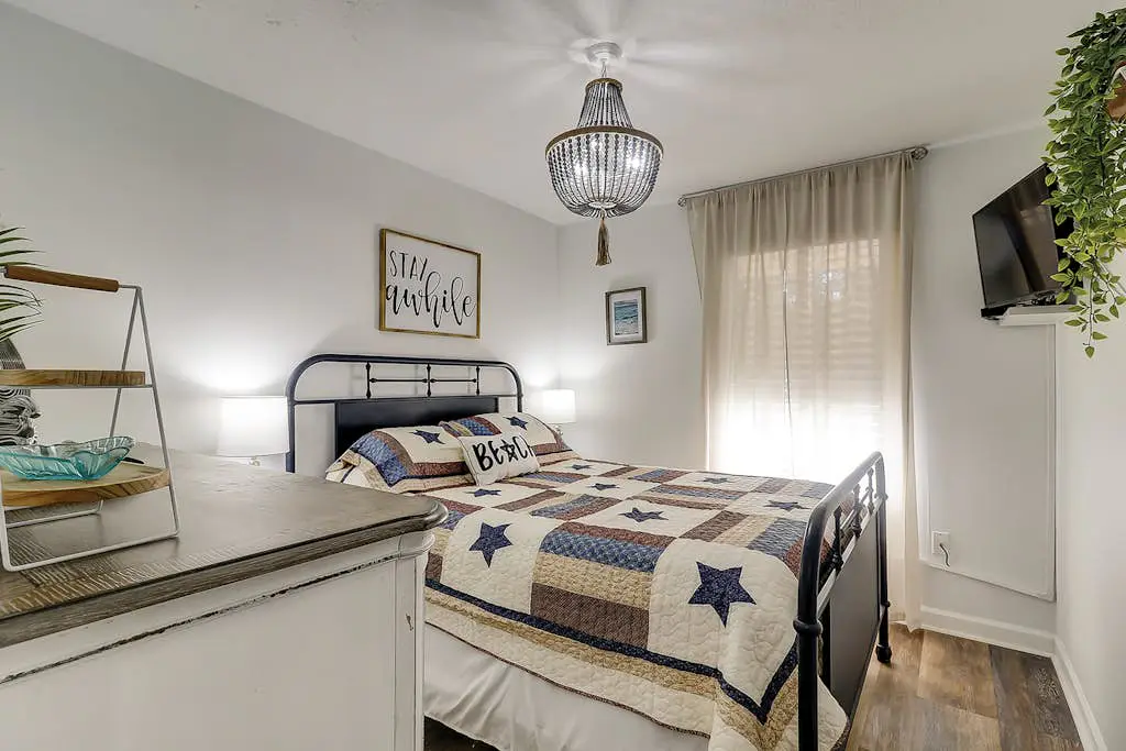Second-floor condo in beachfront complex with pools, tennis & gym