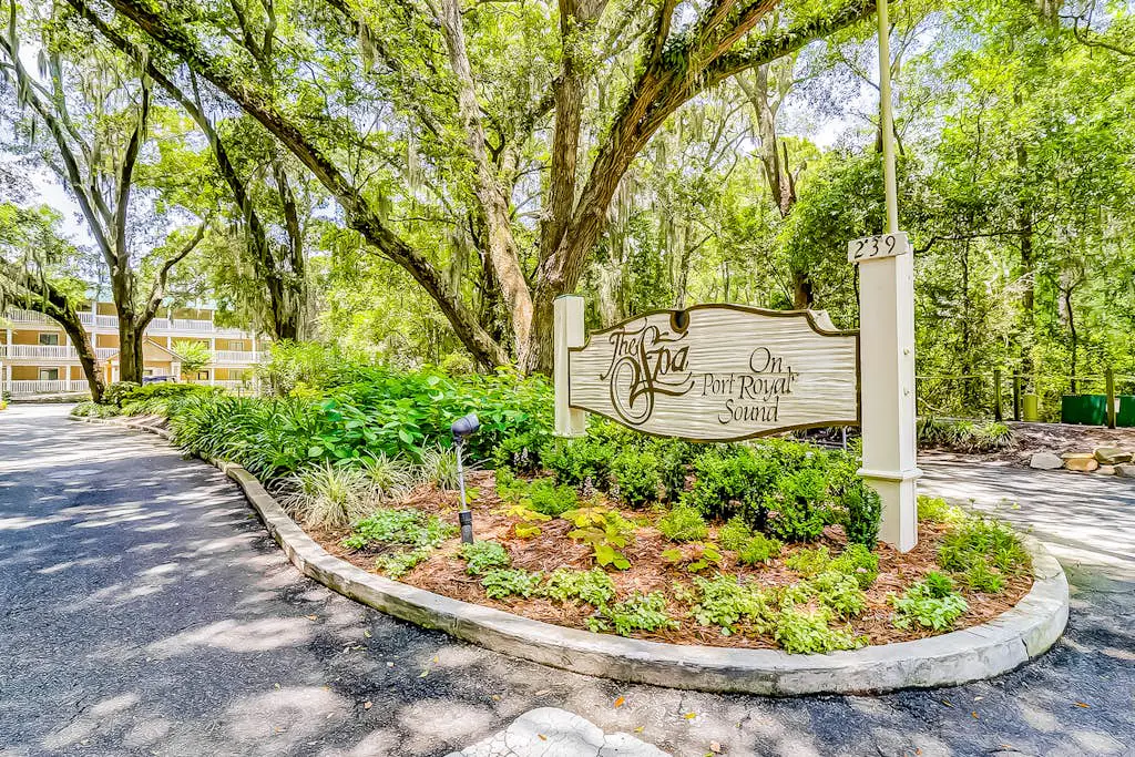 Second-floor condo in beachfront complex with pools, tennis & gym