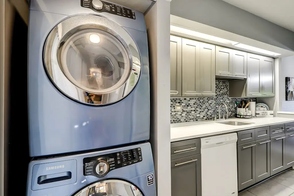 Two-story villa with 3 pools, tennis & bikes - walk to Coligny Plaza & beach