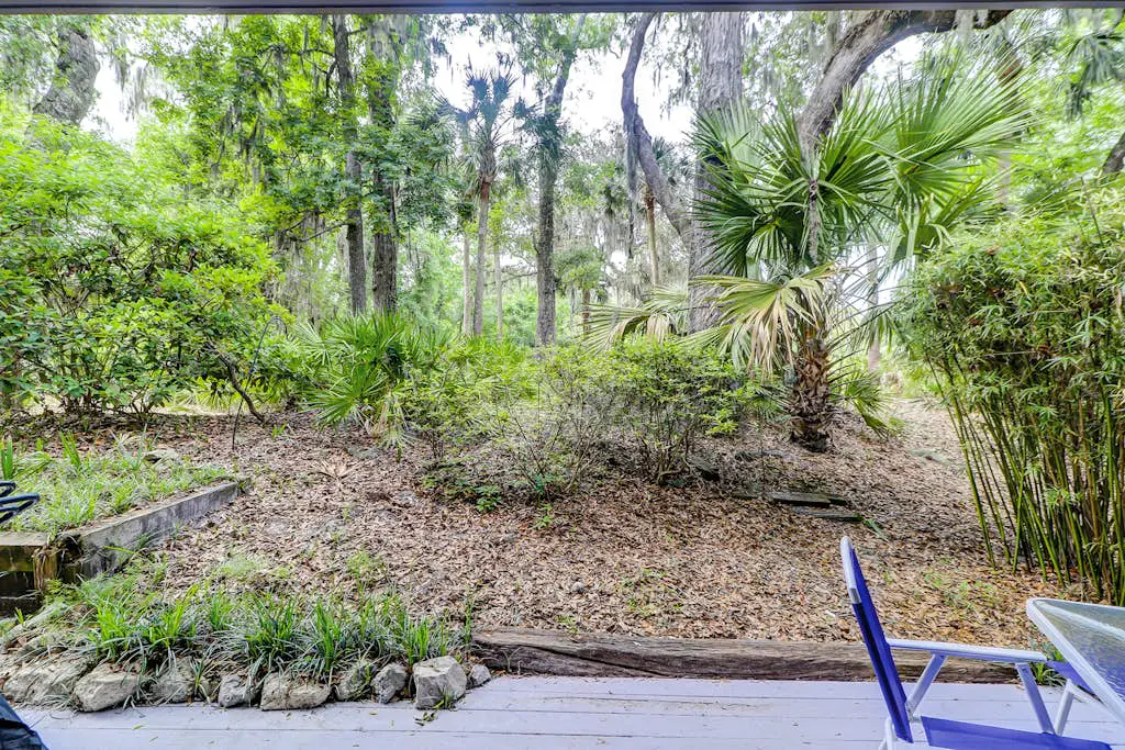 Two-story villa with 3 pools, tennis & bikes - walk to Coligny Plaza & beach