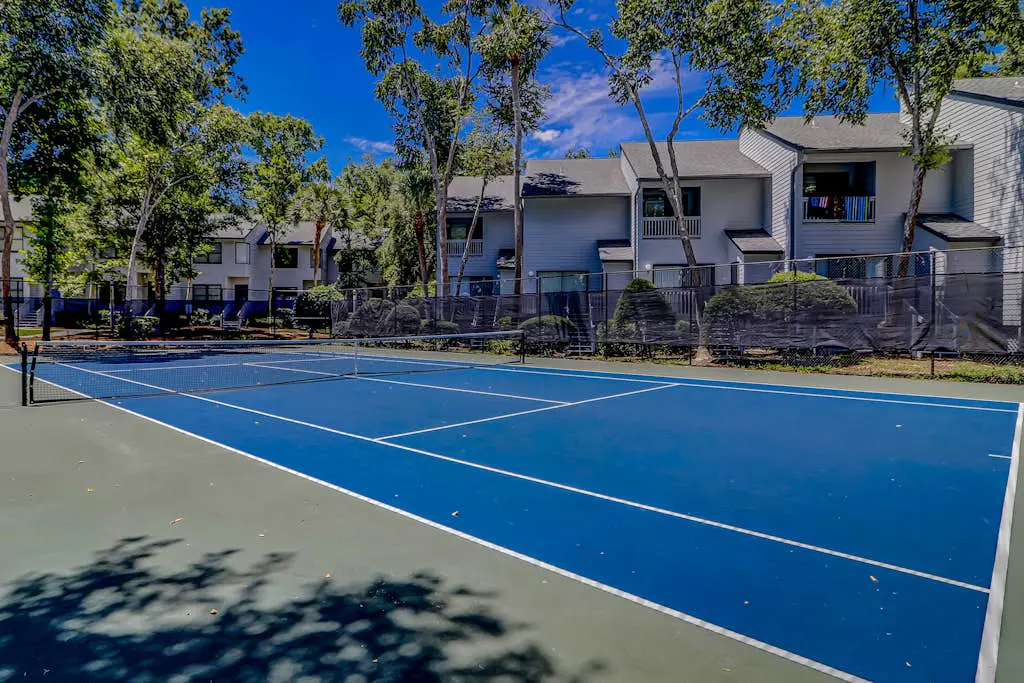 Two-story villa with 3 pools, tennis & bikes - walk to Coligny Plaza & beach