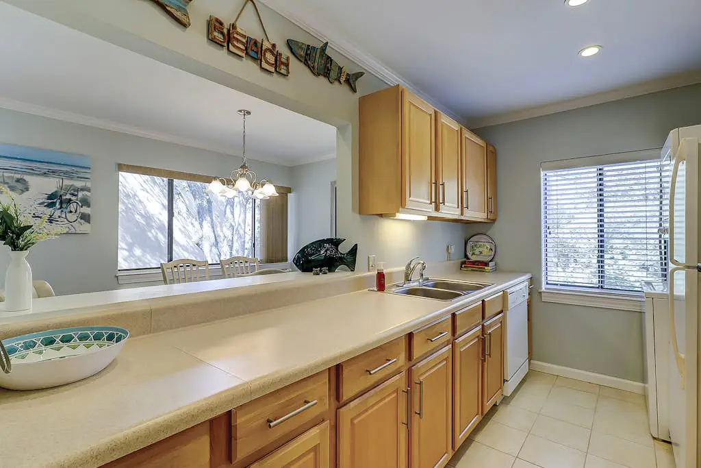 Waterfront condo with seasonal pools, hot tub, balcony, AC, & WD