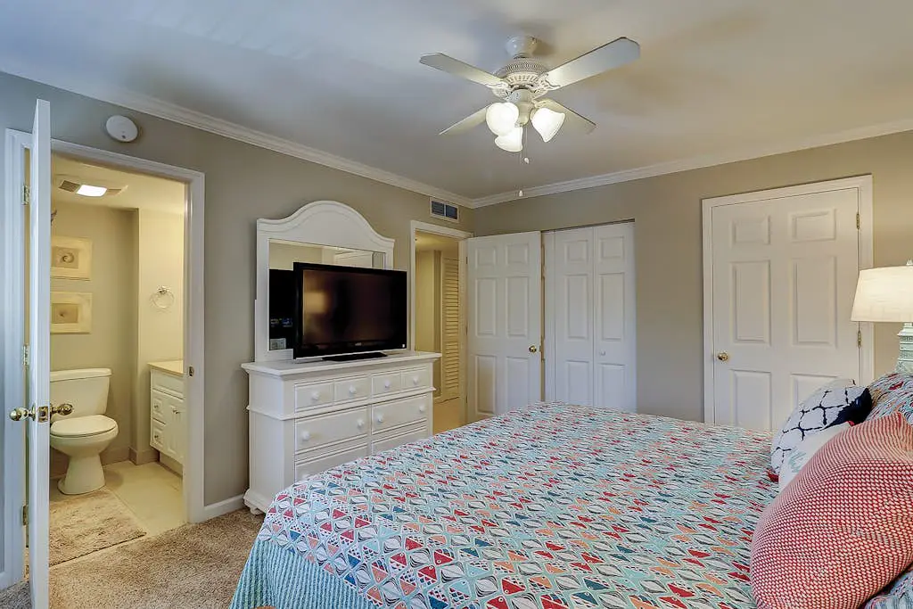 Waterfront condo with seasonal pools, hot tub, balcony, AC, & WD
