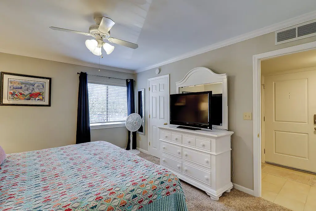 Waterfront condo with seasonal pools, hot tub, balcony, AC, & WD