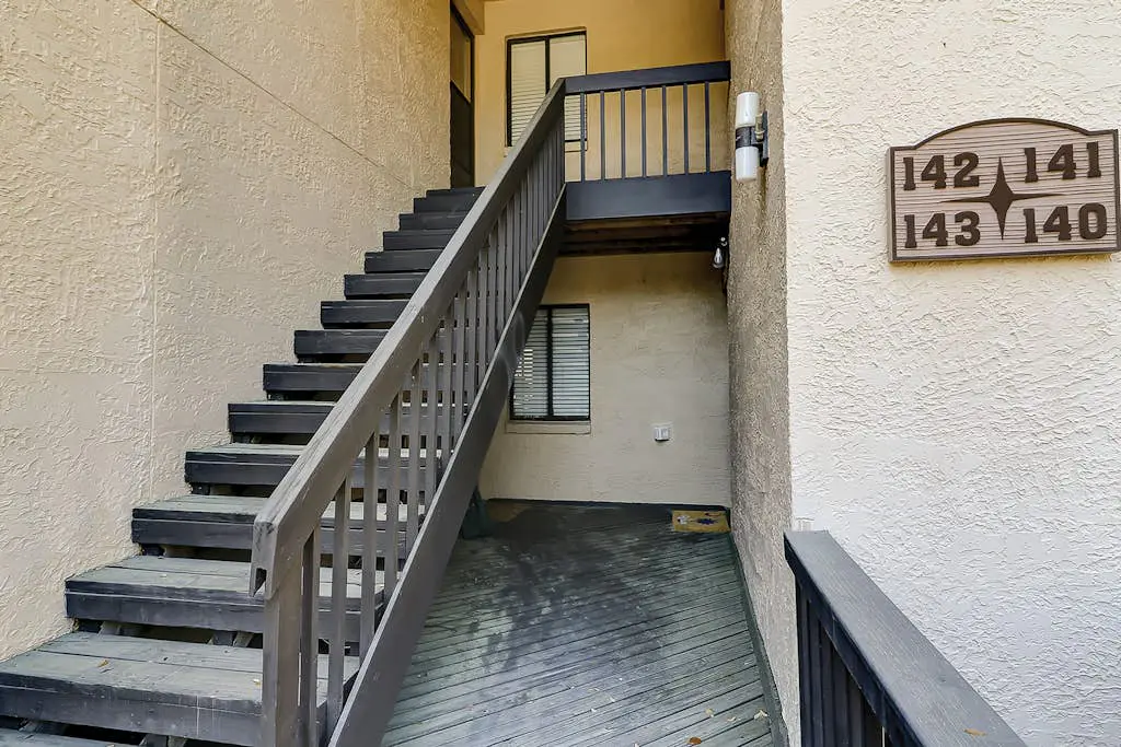 Waterfront condo with seasonal pools, hot tub, balcony, AC, & WD