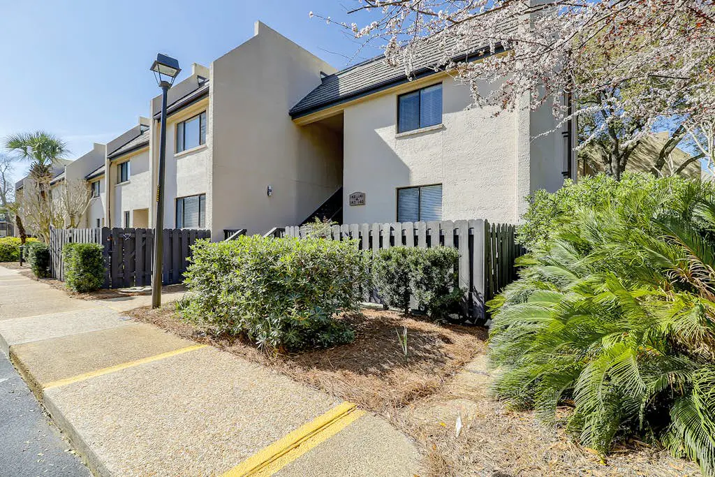 Waterfront condo with seasonal pools, hot tub, balcony, AC, & WD