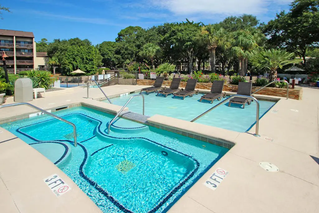 Waterfront condo with seasonal pools, hot tub, balcony, AC, & WD