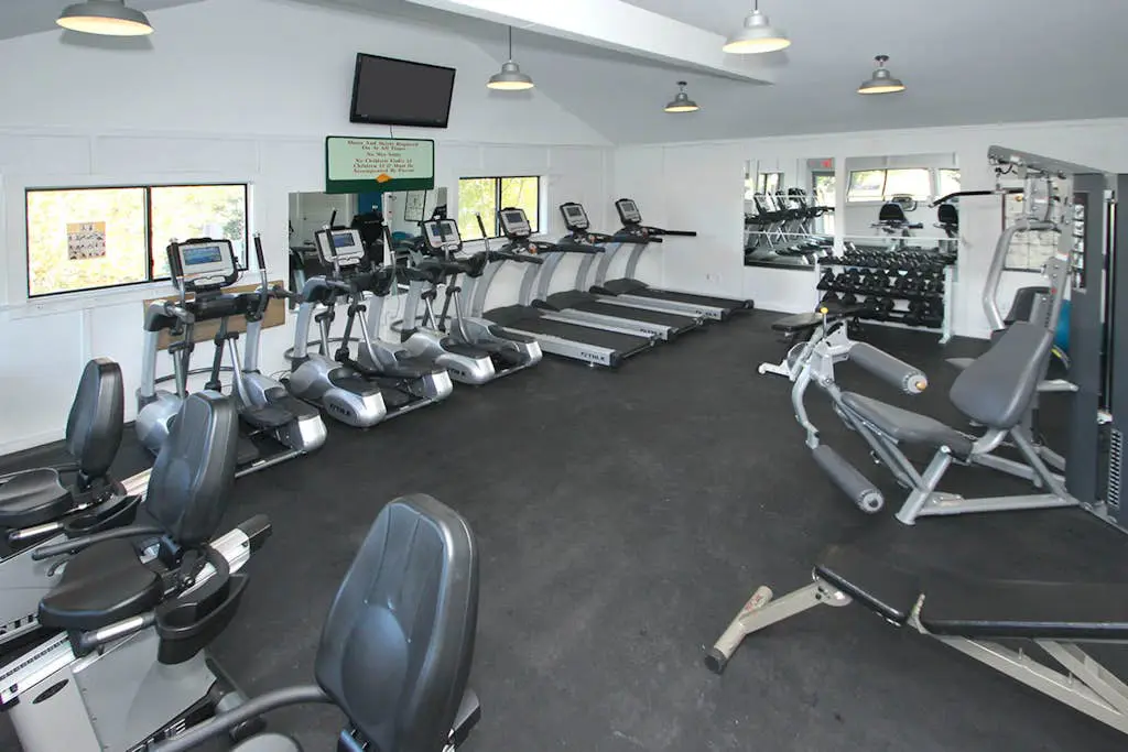 Waterfront condo with seasonal pools, hot tub, balcony, AC, & WD