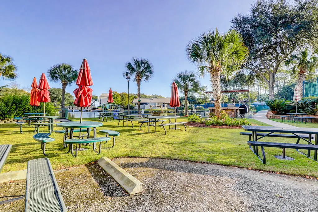 Waterfront condo with seasonal pools, hot tub, balcony, AC, & WD