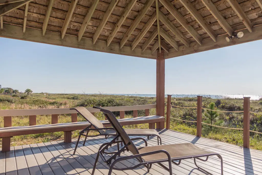 Waterfront condo with seasonal pools, hot tub, balcony, AC, & WD