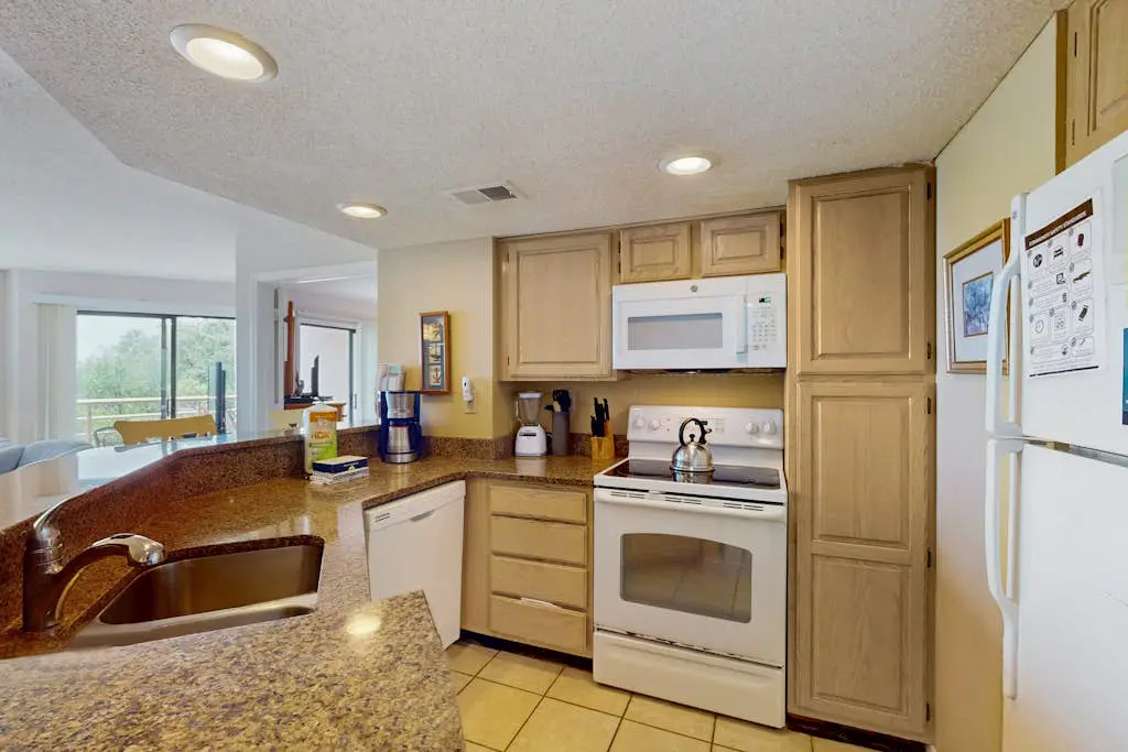 Waterfront Condo with Shared Pools, Hot Tubs, Private Balconies, and Ocean Views