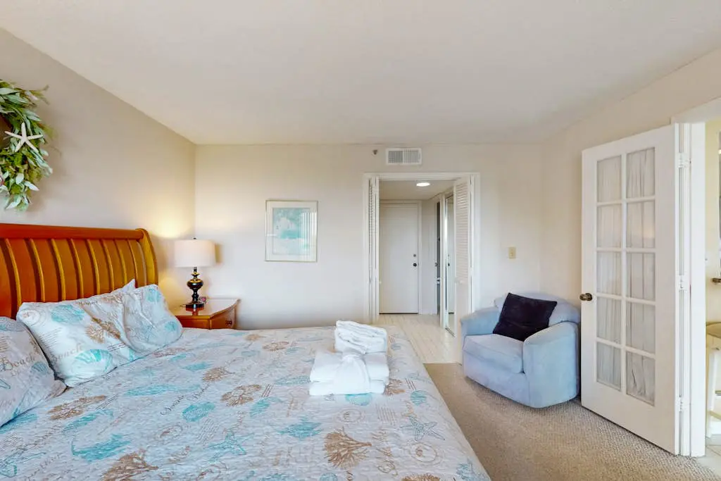 Waterfront Condo with Shared Pools, Hot Tubs, Private Balconies, and Ocean Views