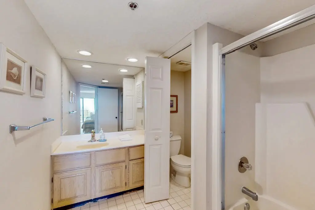 Waterfront Condo with Shared Pools, Hot Tubs, Private Balconies, and Ocean Views