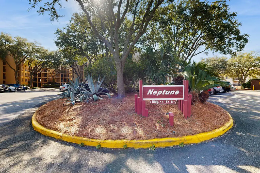Family-Friendly Condo with Shared Pools, Hot Tub & Private Resort Beach