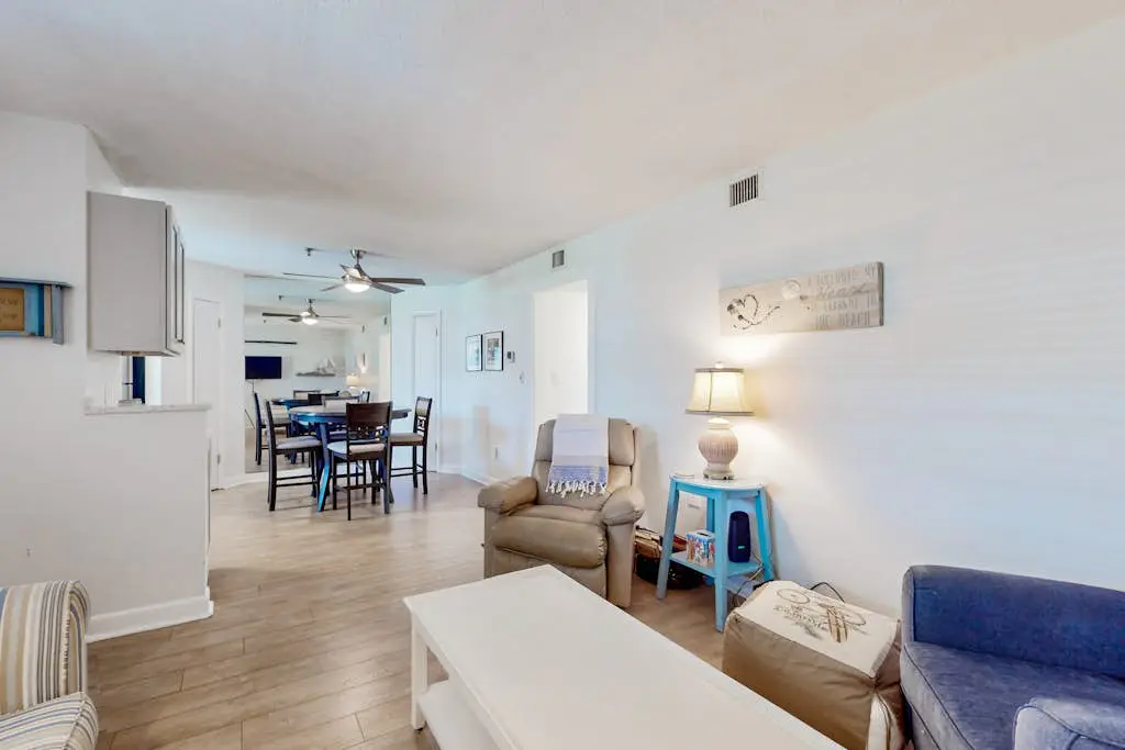 Riveting condo home with hot tub, sauna, tennis court, fitness room, & kitchen