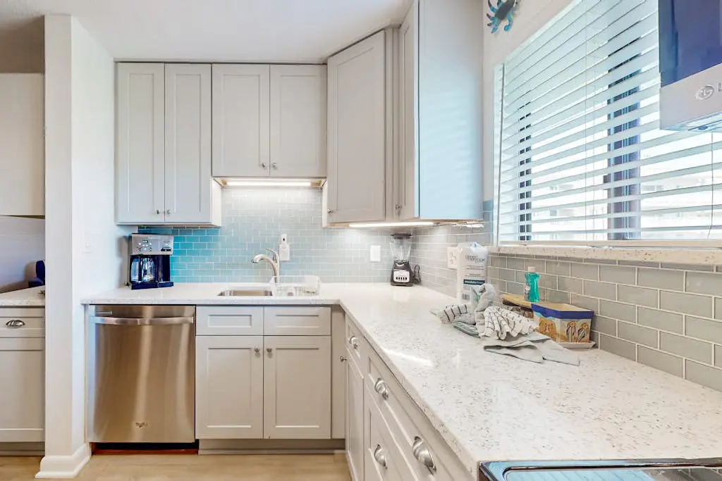 Riveting condo home with hot tub, sauna, tennis court, fitness room, & kitchen