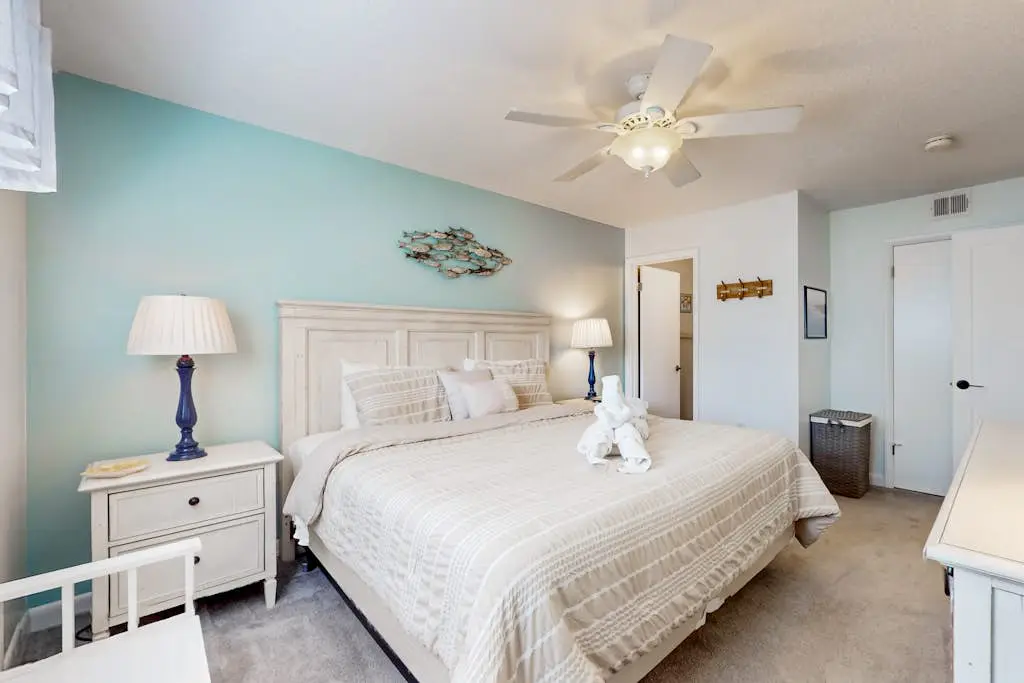 Riveting condo home with hot tub, sauna, tennis court, fitness room, & kitchen