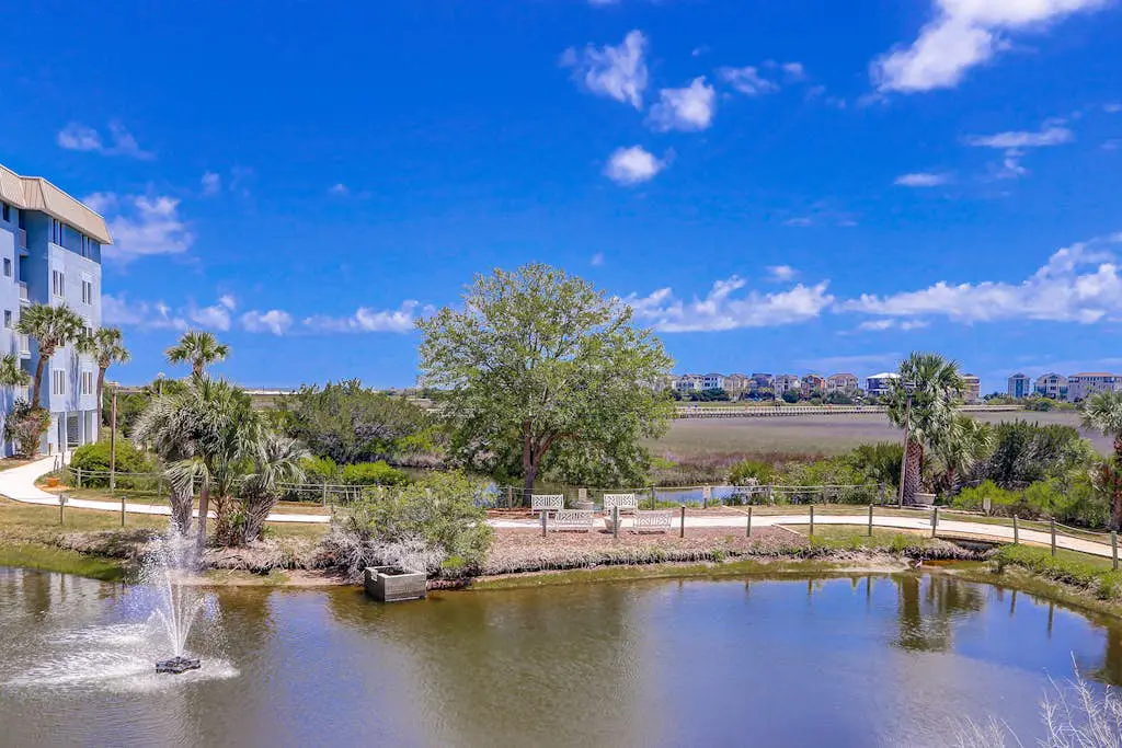 Riveting condo home with hot tub, sauna, tennis court, fitness room, & kitchen