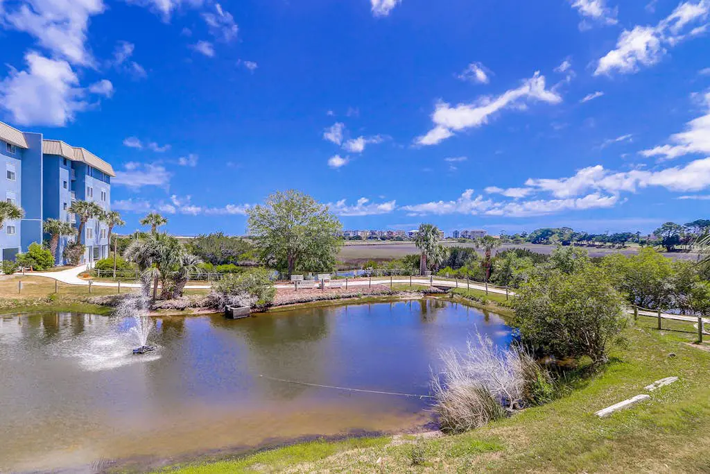 Riveting condo home with hot tub, sauna, tennis court, fitness room, & kitchen