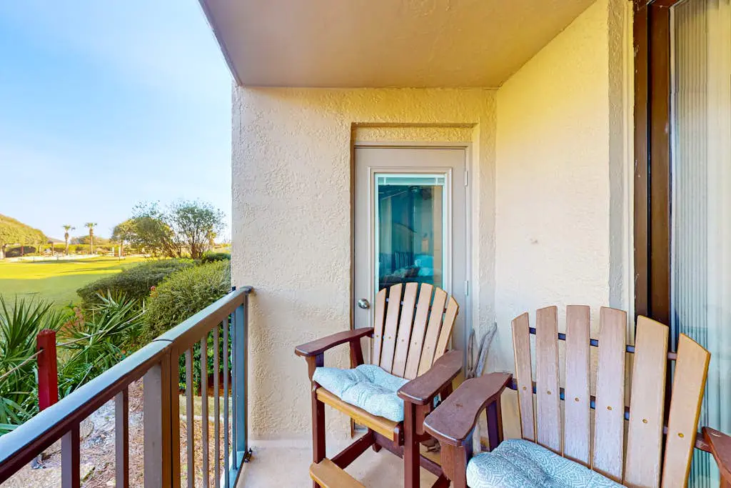 Amazing oceanfront 2BR 2BA 1st floor condo with pool, hot tub, tennis, fitness area, & WD