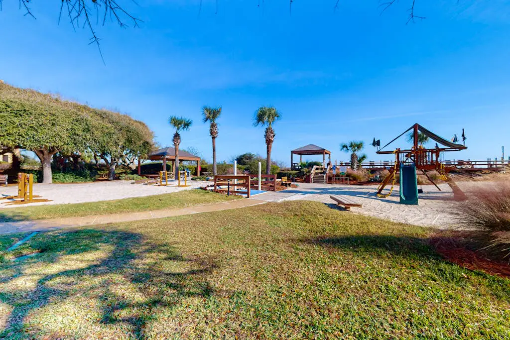 Amazing oceanfront 2BR 2BA 1st floor condo with pool, hot tub, tennis, fitness area, & WD