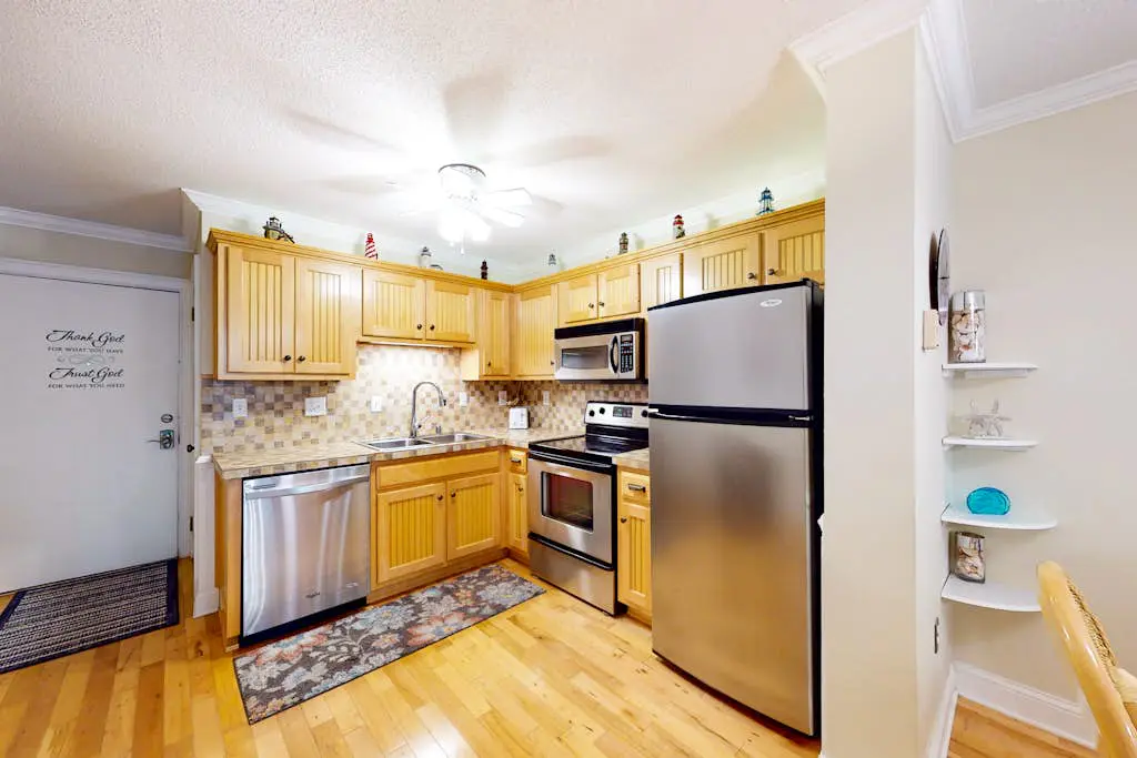 3rd-floor condo with water views, balcony, pools, gym, & beach access