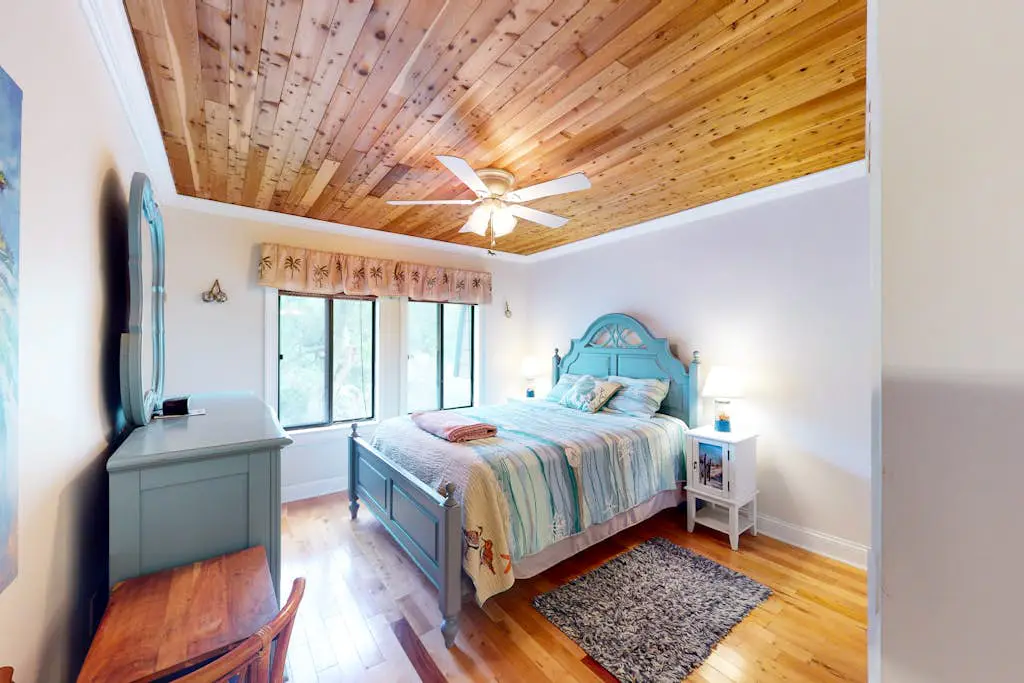 3rd-floor condo with water views, balcony, pools, gym, & beach access