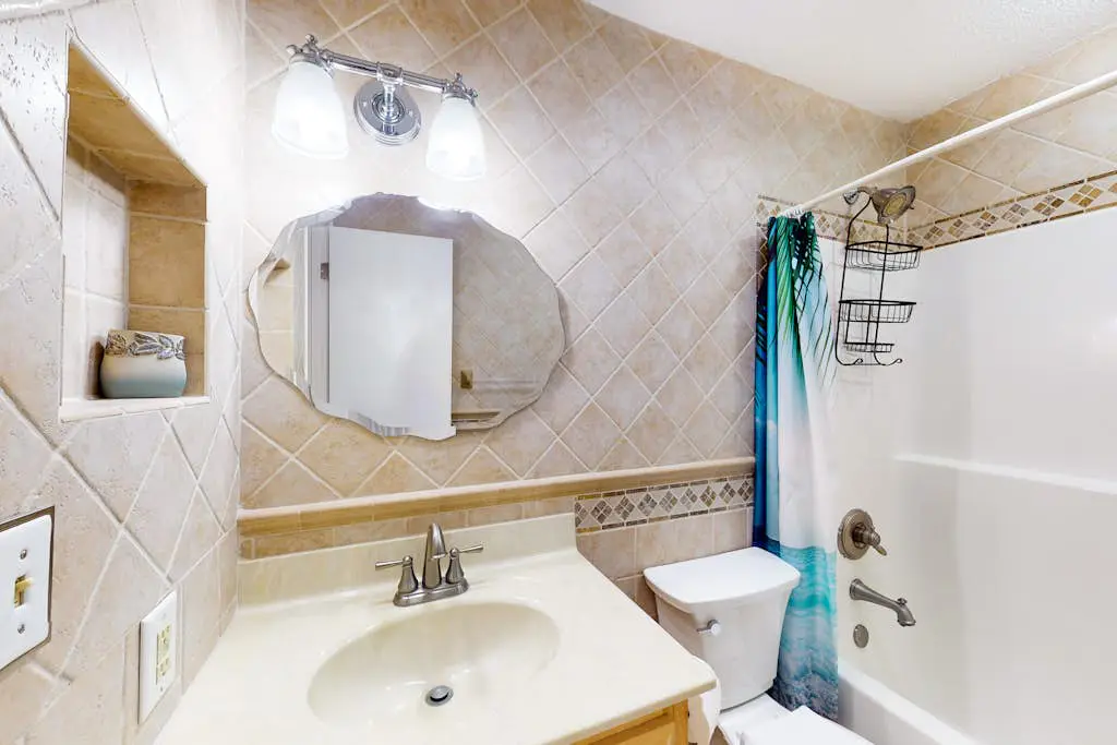 3rd-floor condo with water views, balcony, pools, gym, & beach access